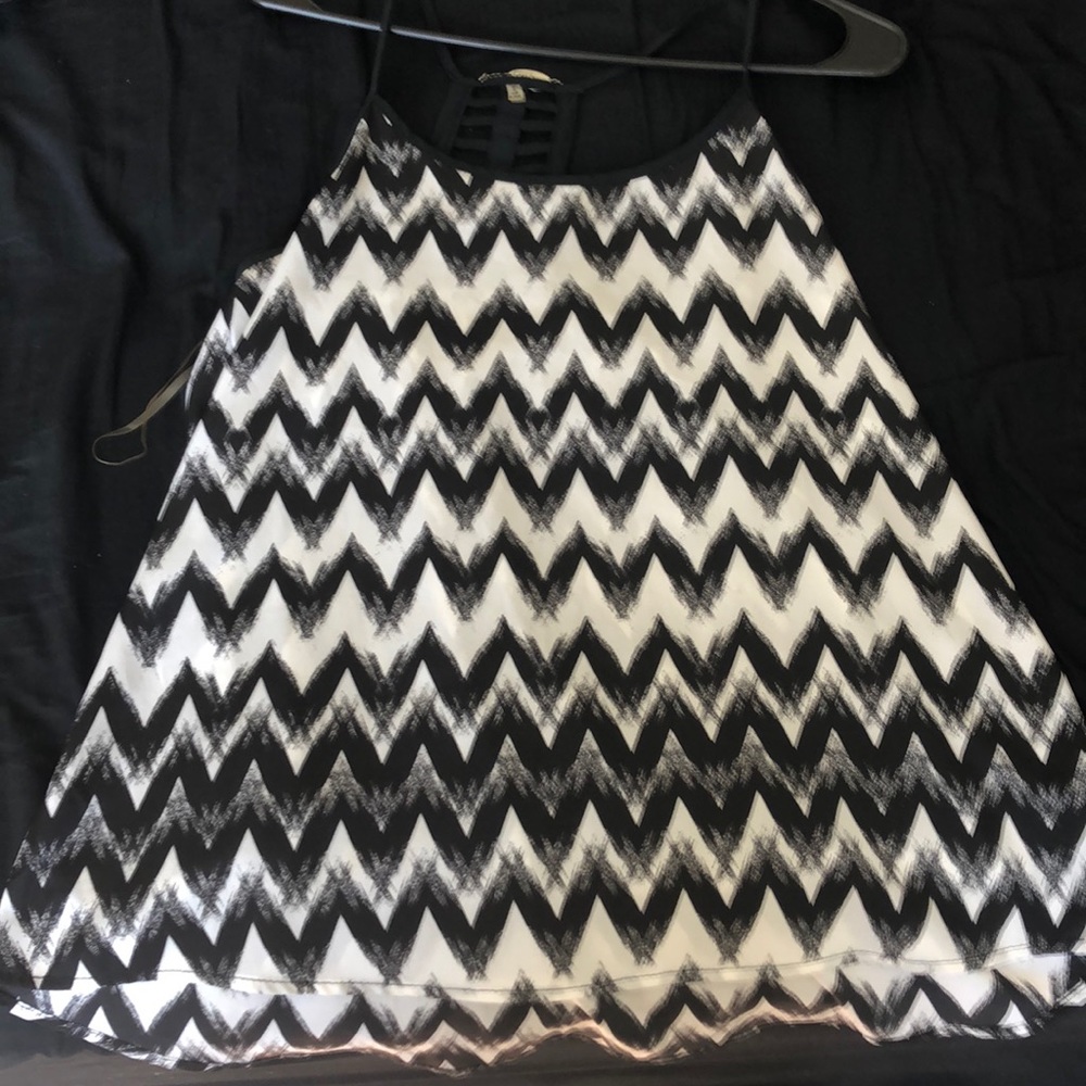 Spaghetti strap blouse with black and white print